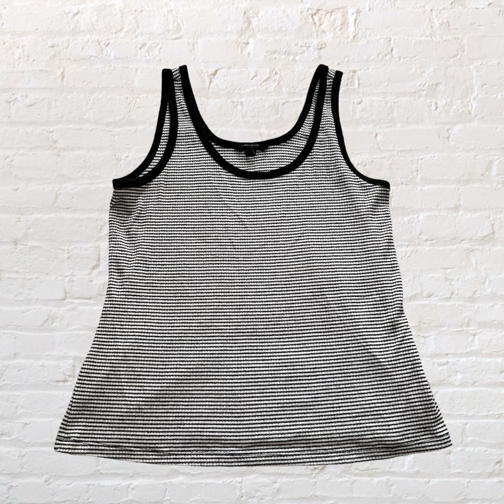 💕 🛍🏙3️⃣ for $1️⃣5️⃣ Banana Republic navy and white striped tank top